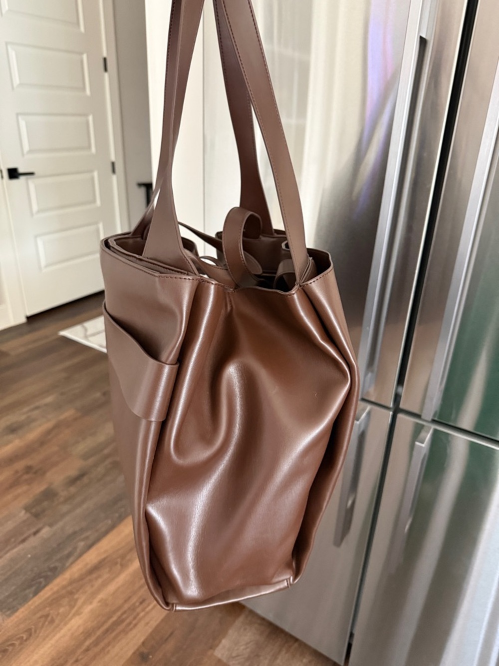 Like New July Juliette Spacious Leather Tote - NO LONGER AVAILABLE ONLINE - Picture 3 of 15